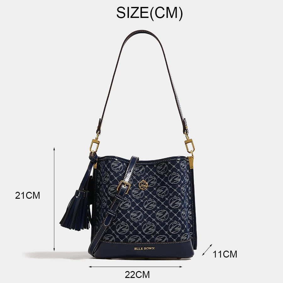 حقيبة نسائية كروس بودي أزرق داكن بحزام قابل للتعديل