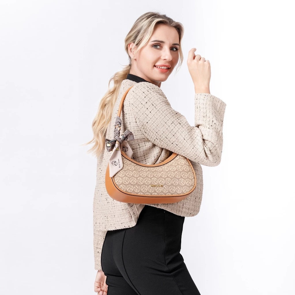 حقيبة كتف هلالية بيج بنقشة مونوغرام ووشاح للنساء